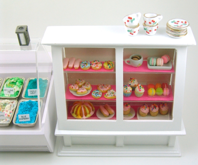 Dollhouse miniature bakery case by The Mouse Market. All mini sweets hand sculpted from polymer clay. 