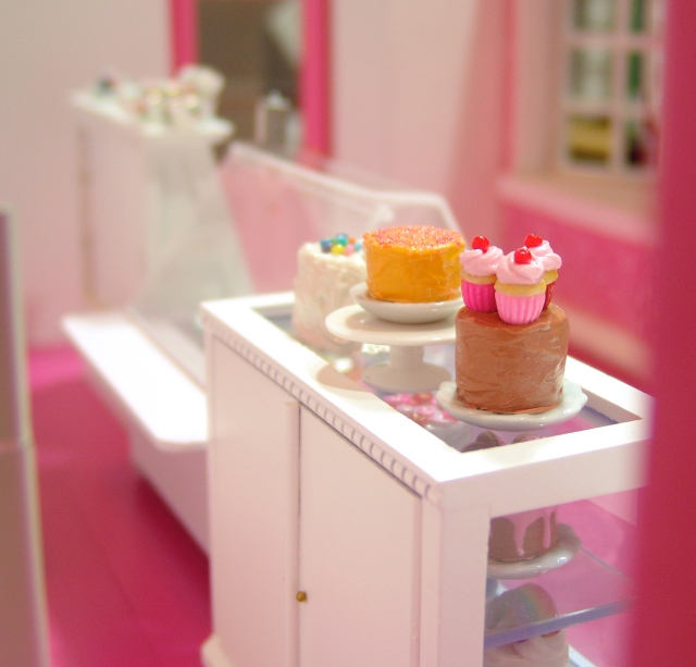 Dollhouse miniature cakes by The Mouse Market